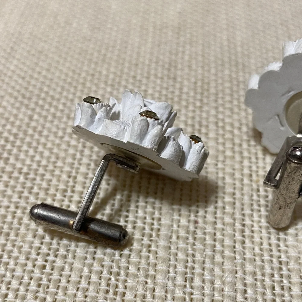 Elegant vintage White rose  Floral rhinestone cuff links